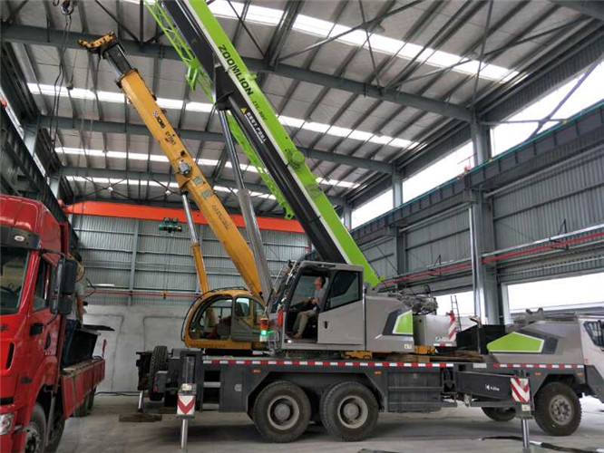 辉县市高空车出租需要注意哪些安全事项？