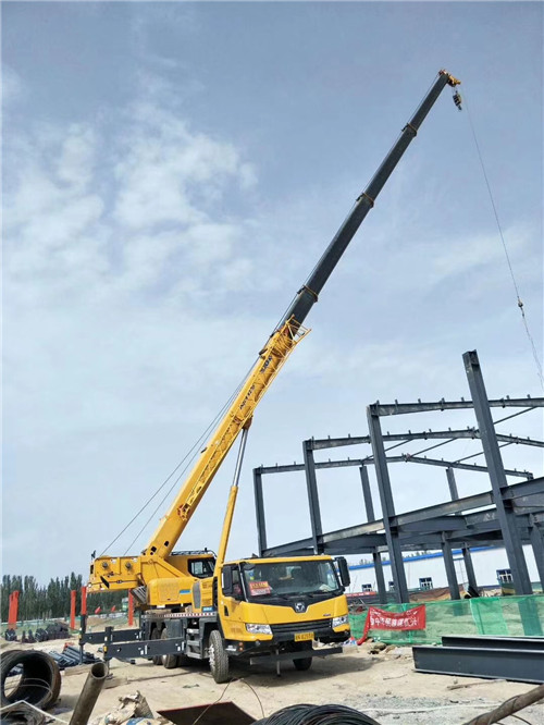 辉县市超高层建筑钢结构吊装案例